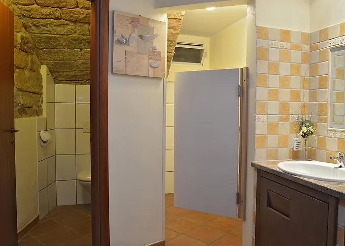 Restaurant La מלון